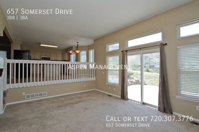 Building Photo - 657 Somerset Dr