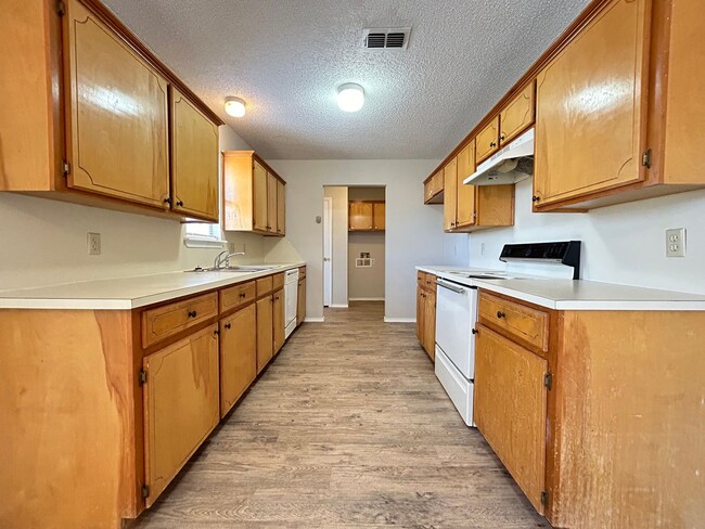 Foto del edificio - Three Bedroom House in Northwest Lubbock