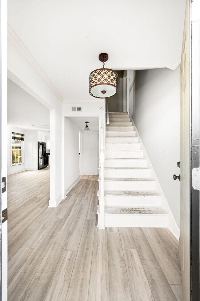 Foto del edificio - Awesome 4BR/3BA end-unit townhouse in the desirable River Plantation neighborhood!