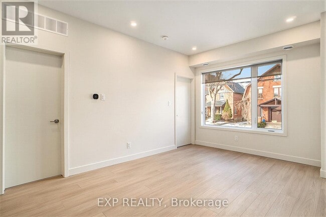 Building Photo - 158 Laval St