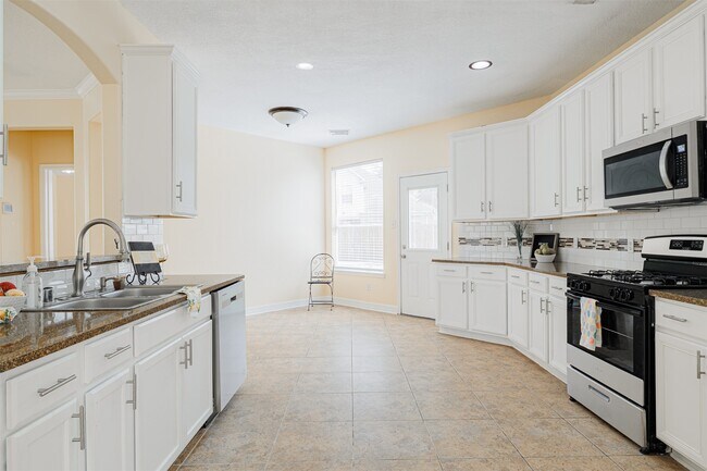Foto del edificio - 8510 Brighton Lake Ln