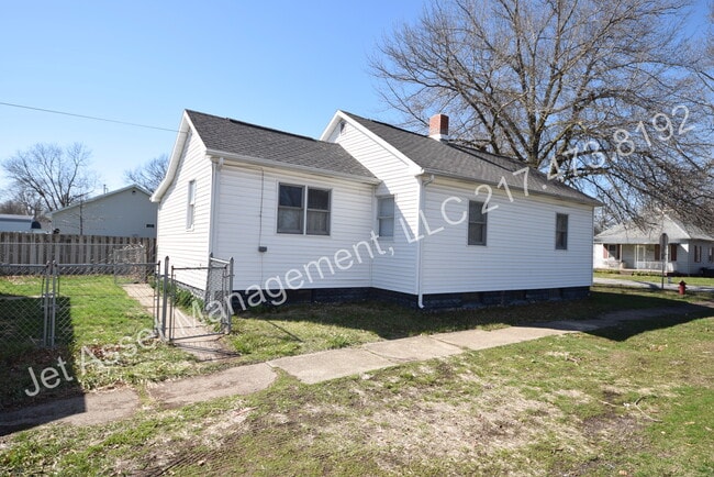 Building Photo - 2 bedroom HOUSE For RENT