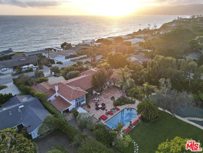 Foto del edificio - 7332 Birdview Ave