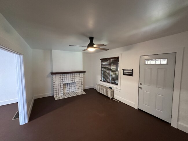 Photo - 935 High St House