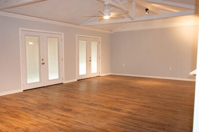 Foto del edificio - 3306 Timberlane Cir