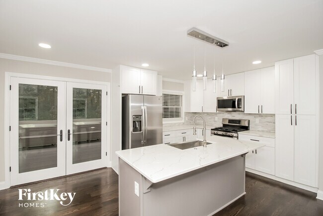 Foto del edificio - 2237 Powers Ferry Dr SE