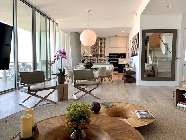 Foto del edificio - 2675 S Bayshore Dr