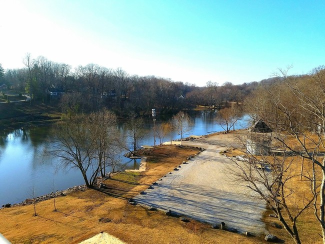 a una corta distancia a pie al río y el parque - Dellwood Apartments