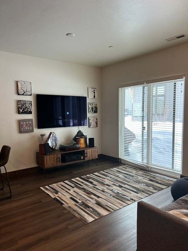 Building Photo - 3 Bedroom Townhome in Victor, ID