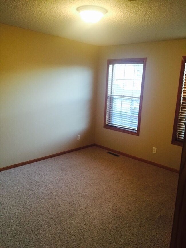 Foto del edificio - Spacious 2 Bedroom Town Home for Rent, Qui...