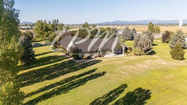 Foto del edificio - Spacious 3-Bedroom Home on 4.5 Acres – Pos...