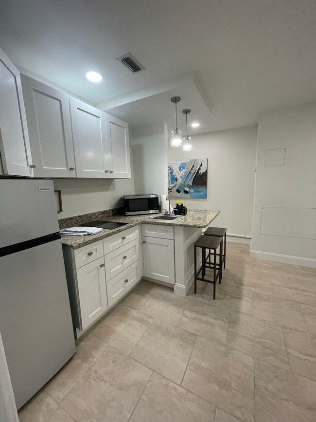 Building Photo - 1111 Montezuma Dr