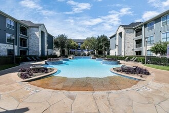 Building Photo - 6777 Sommerall Dr