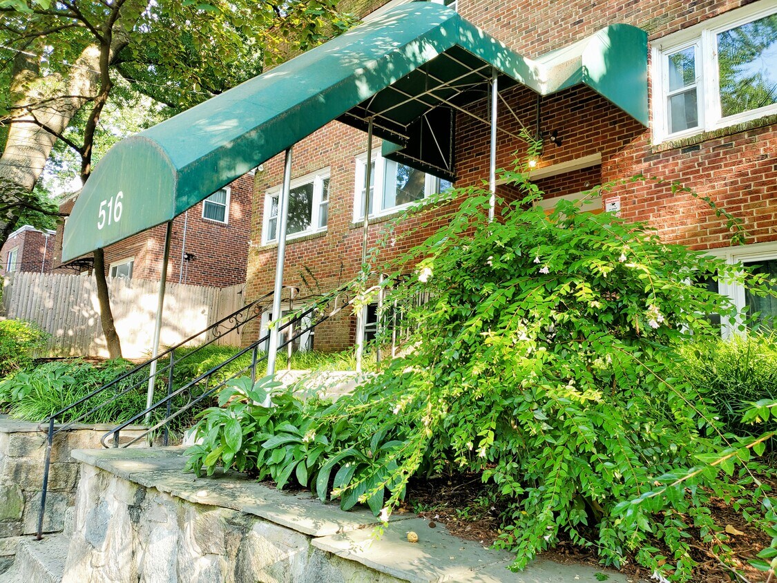 Primary Photo - 516 Thayer Ave