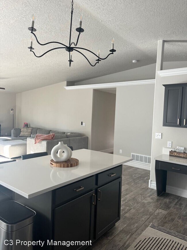 Building Photo - 3 br, 2 bath House - 1121 Elgin Ct