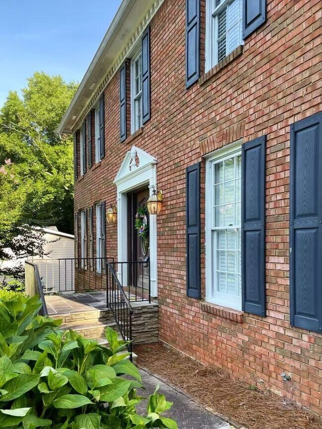Building Photo - 811 Mitsy Ridge Dr