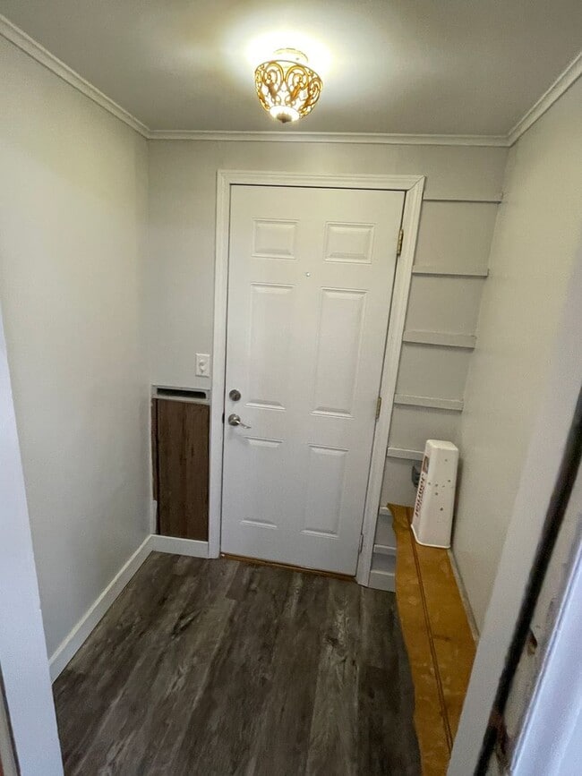 Building Photo - 1021 Dilger Ave