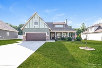 Building Photo - 702 Laurel Ln