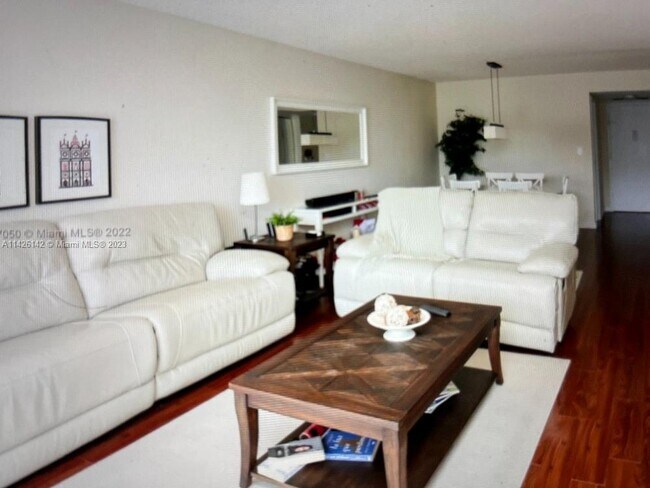 Foto del edificio - 800 Parkview Dr