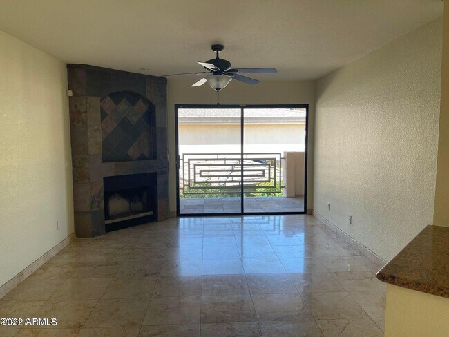 Foto del edificio - 3235 Camelback Rd