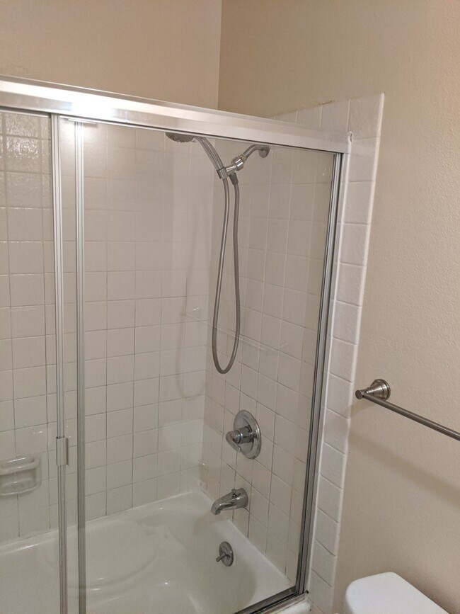 Master Bath - 25700 University Ct