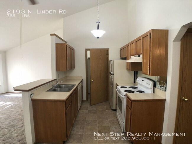 Building Photo - 3 Bed 1 Bath Duplex