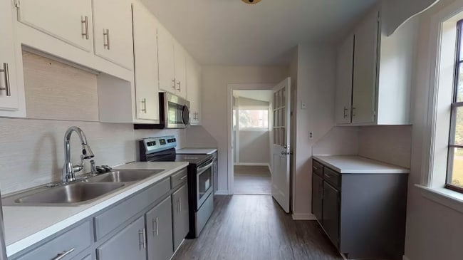 Building Photo - MOVE IN SPECIAL - FIRST MONTH FREE!!!