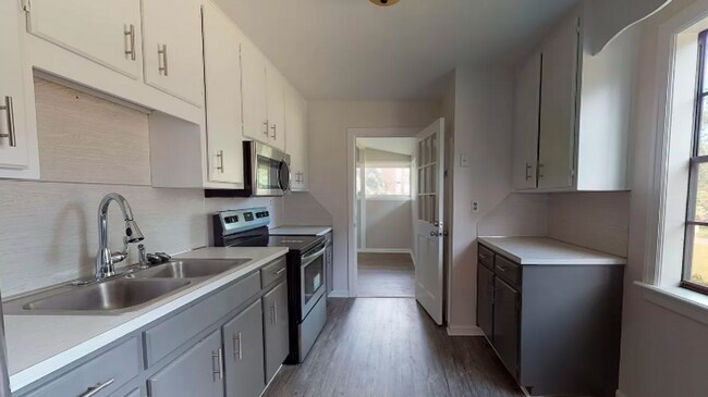 Foto del edificio - MOVE IN SPECIAL - FIRST MONTH FREE!!!