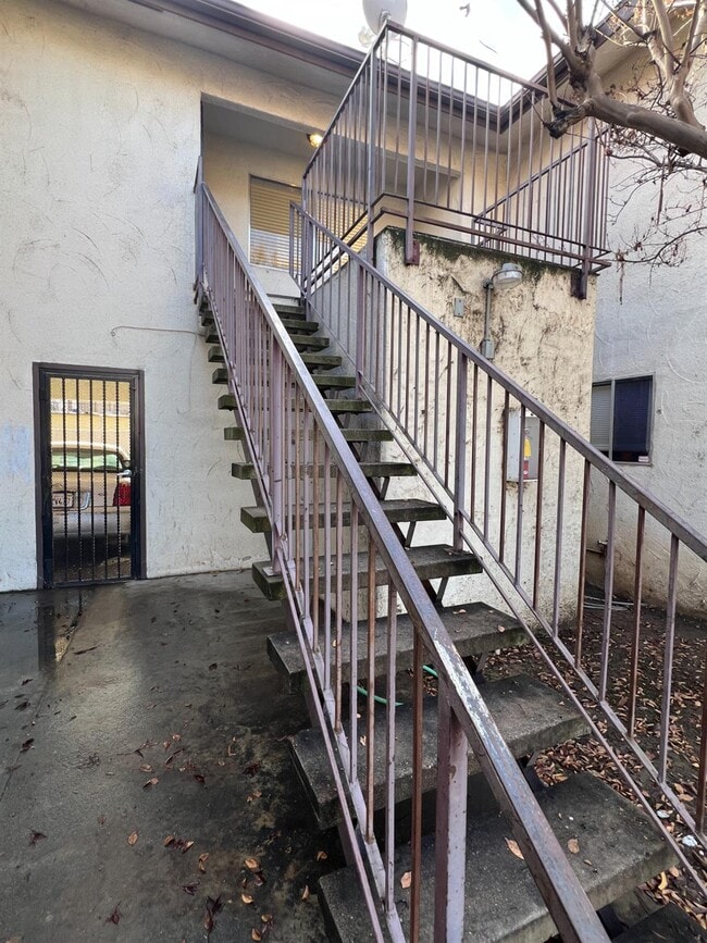 Building Photo - 3344 E Sierra Madre Ave