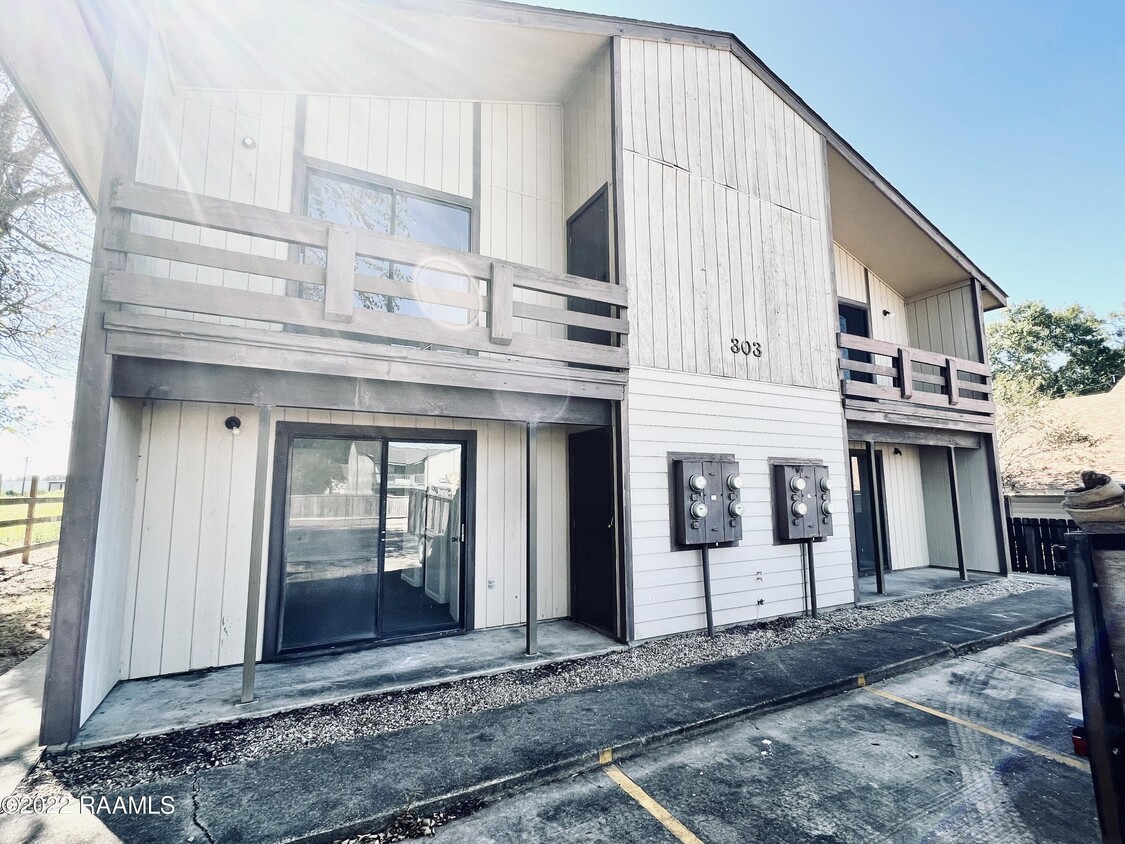 303 Cougar Ridge Unit 5, Lafayette, LA 70508 Room for Rent in
