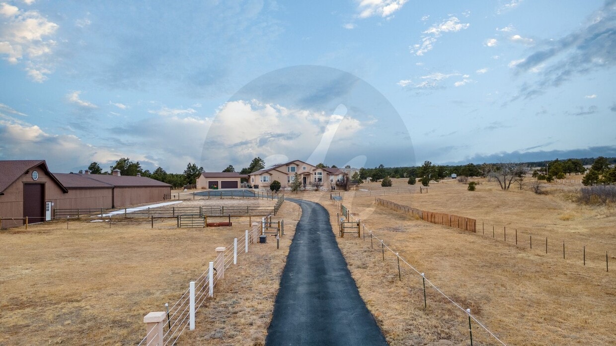 Country Living on 13.5 Acres - Country Living on 13.5 Acres