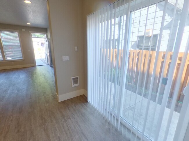 Foto del edificio - 325 NW 21st St