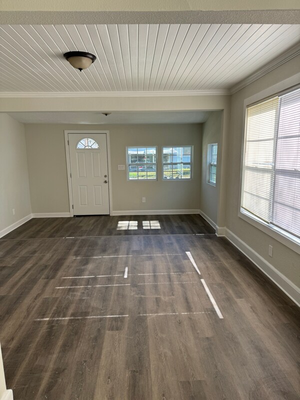 Foto del edificio - 814 Baker Ave