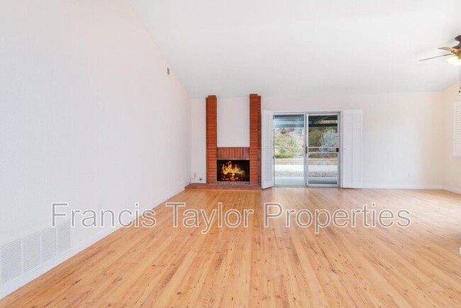 Building Photo - 1360 Gary Ln