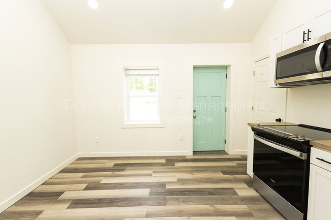 Building Photo - 5640 US-41