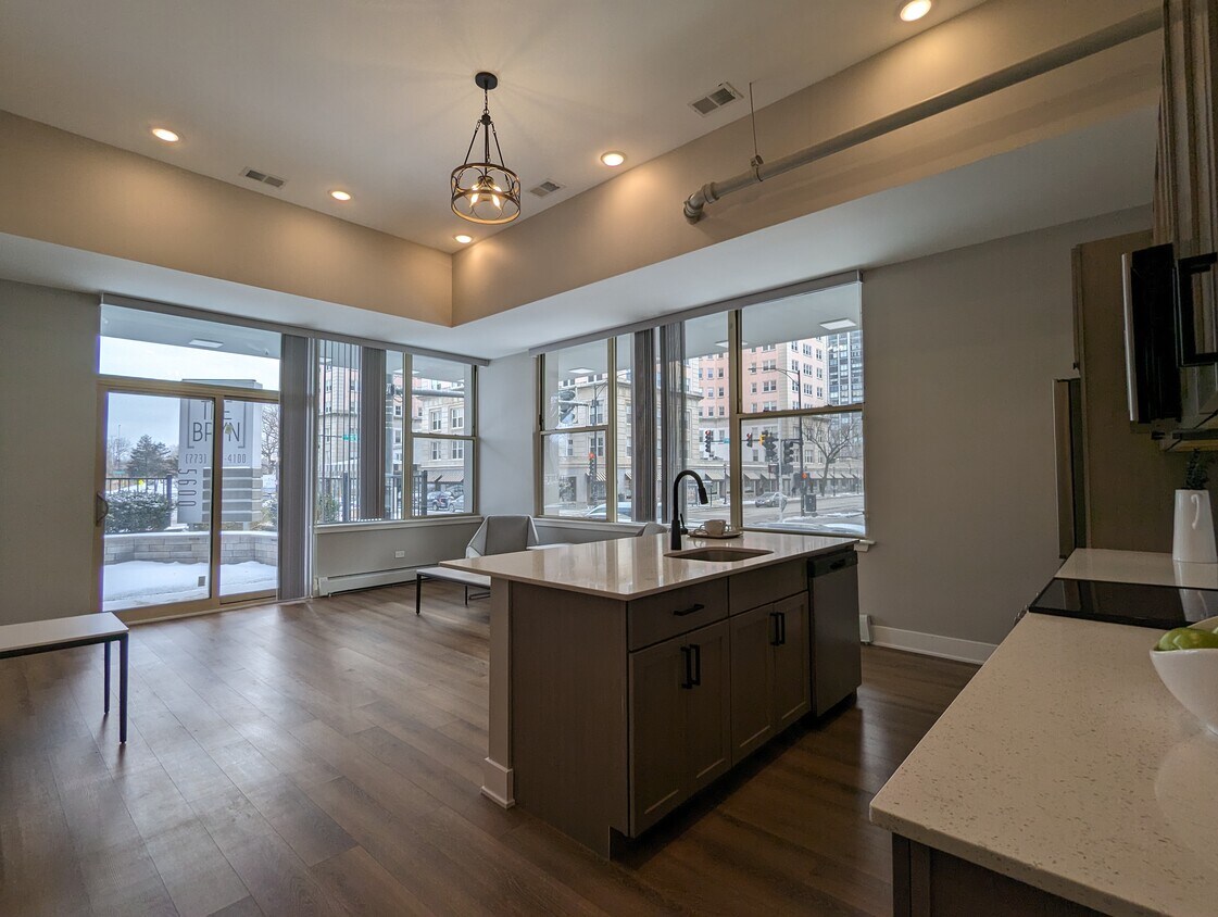 Foto principal - 5556 N Sheridan Rd