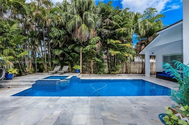 Building Photo - 1230 S 13th Ave