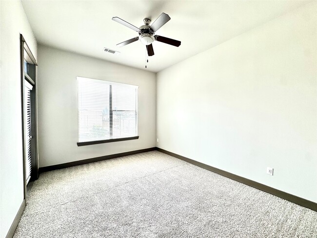 Building Photo - 5454 Washington Ave