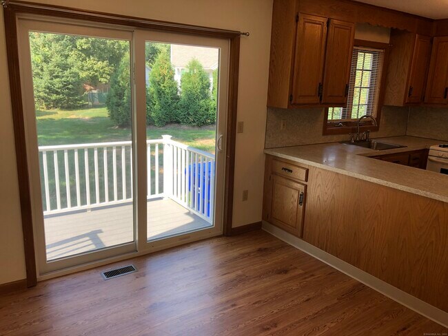 Foto del edificio - 70 70 Northampton Ln
