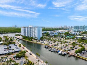 Building Photo - 400 Kings Point Dr