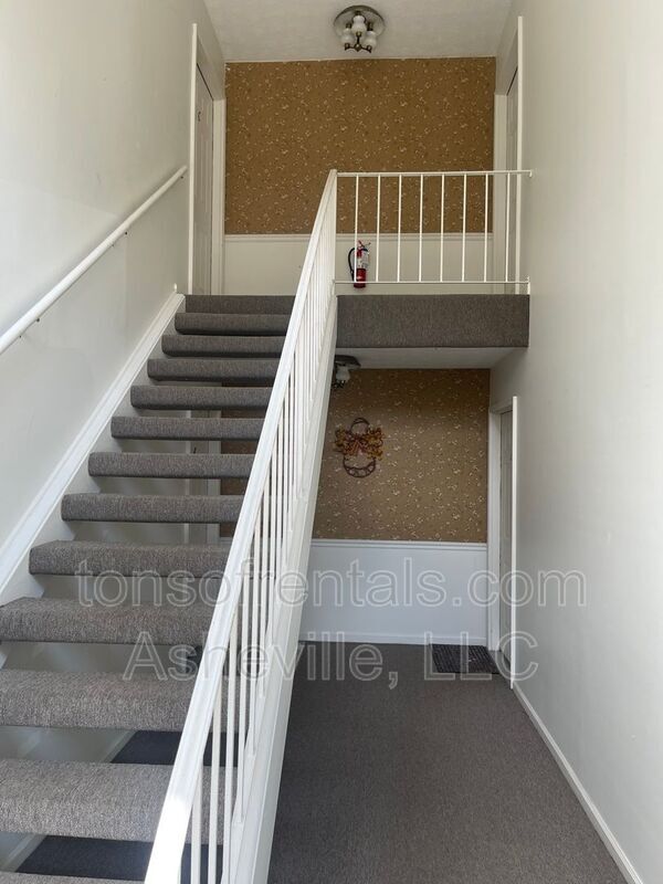 Building Photo - 1767D Haywood Manor Road