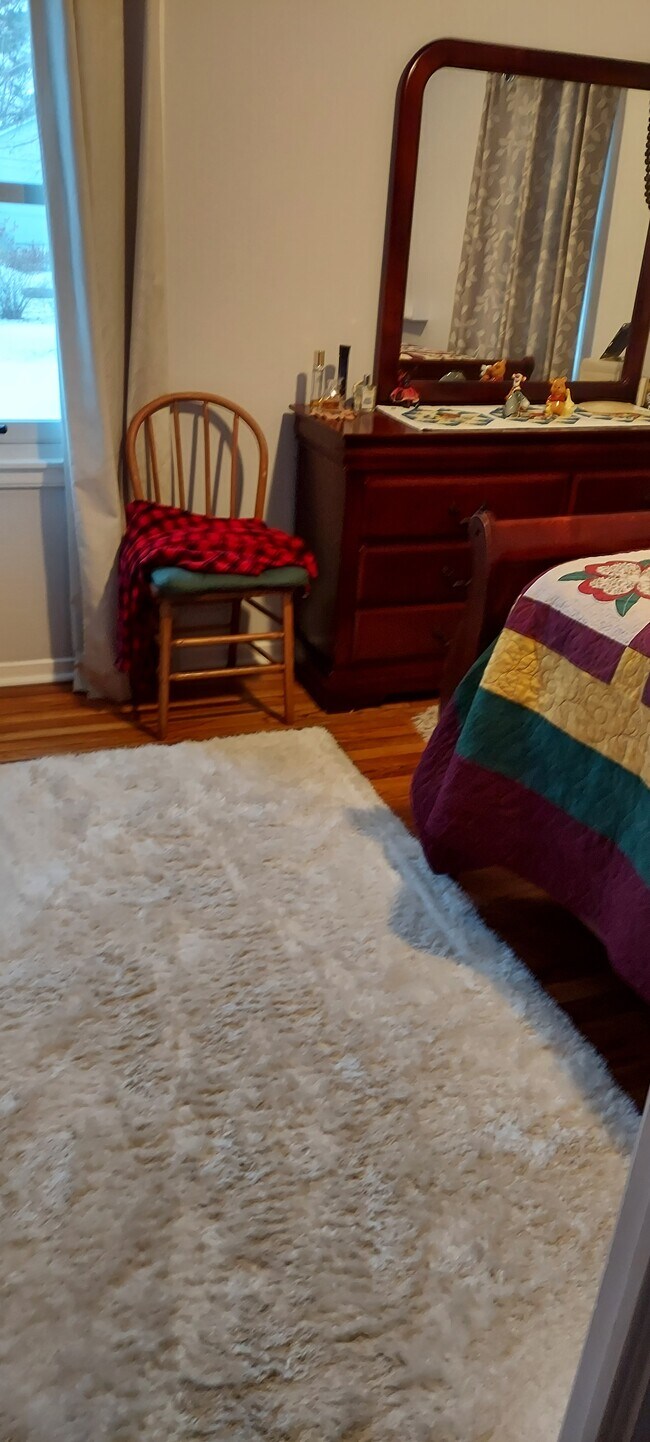 Bedroom - 1719 Oshkosh Ave