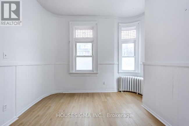 Building Photo - 661-661 Huron St