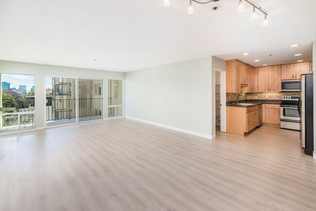 Foto del edificio - Beautiful Bankers Hill 2 bedroom condo