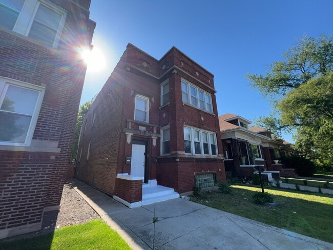 Photo - 7525 S Green St Apartment