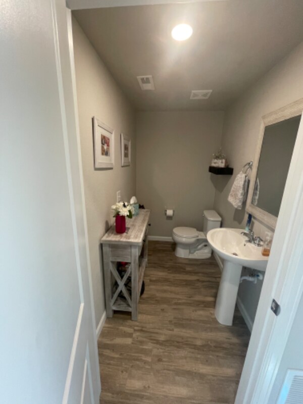 Foto del edificio - 1033 Oak Cir