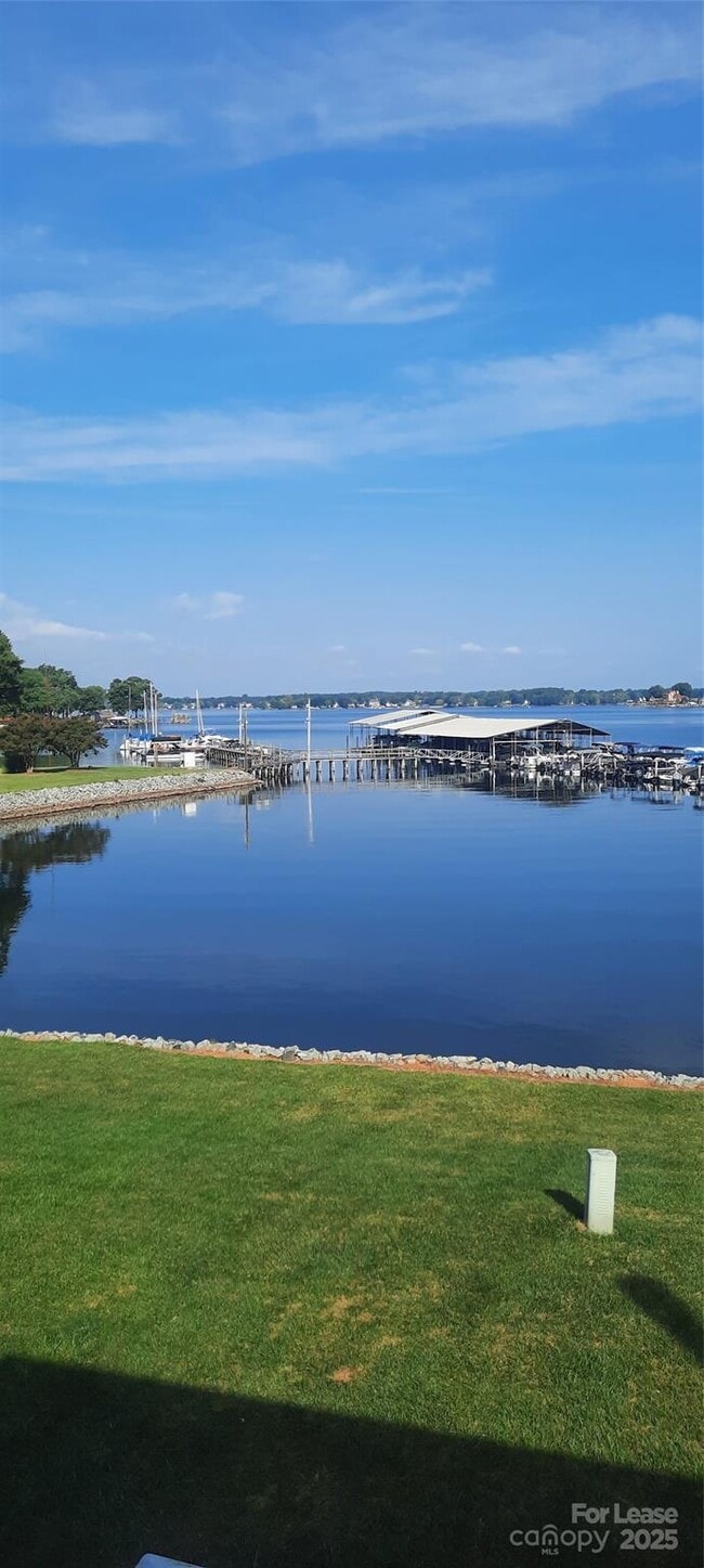 Building Photo - 7505 Mariner Cove Dr