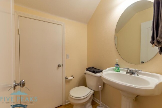 Foto del edificio - 1295 Blue Jean Way, 4