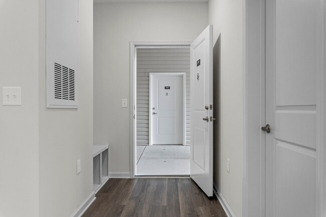 Building Photo - The Groves at 421 *Move In Special*