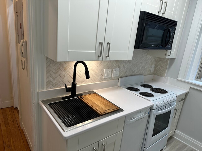 Building Photo - 1673 Commonwealth Ave